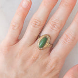 Anello da cocktail vintage in oro giallo 8K con pietra verde acqua, anni ‘70