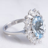 Anello a margherita vintage in oro bianco 8K con acquamarina (5.18ct ca.) e diamanti di taglio brillante e di taglio marquise (2.50ctw ca.), anni ‘70/‘80