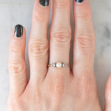 Trilogy antico in oro giallo 14K e argento con diamanti di taglio vecchia miniera (0.20ctw ca.) e perla bianca, anni ‘10/‘20