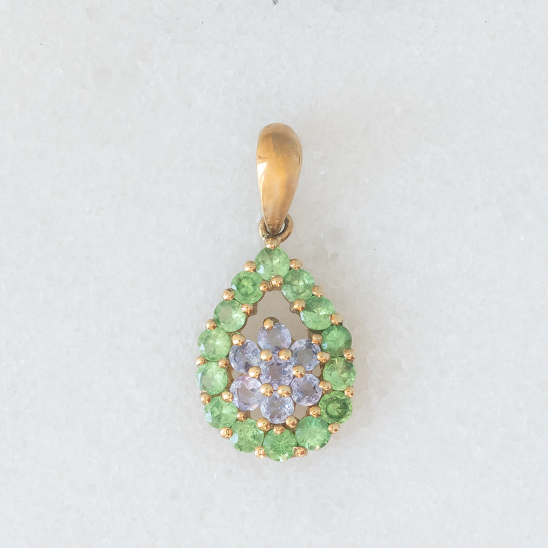 Coppia di ciondoli vintage in oro giallo 9K con tanzaniti e diamante e in oro giallo 8K con tanzaniti e peridoti