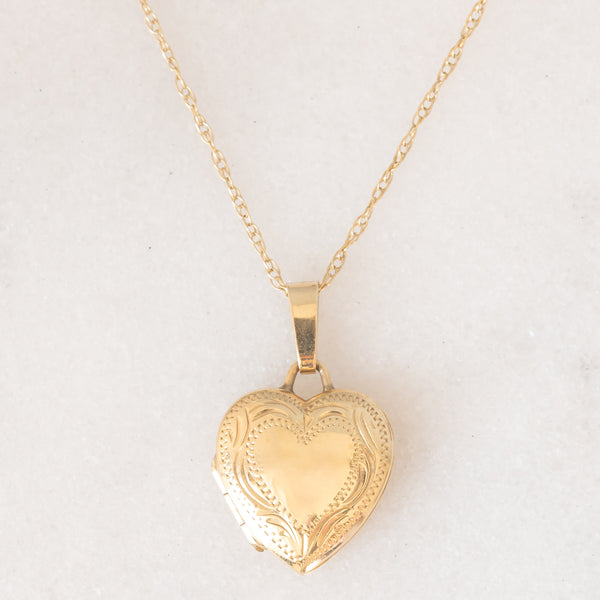Collana vintage con catenina in oro giallo 9K e con ciondolo portafoto a forma di cuore in oro giallo 9K