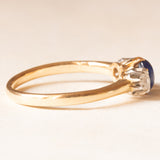 Antike Trilogie aus 18 Karat Gelbgold und Silber mit Saphir im Cabochonschliff (ca. 0.60 ct) und Diamanten im Rosettenschliff (ca. 0.20 ctw), 10er/20er Jahre