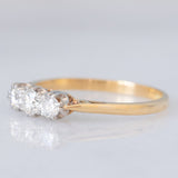 Trilogy antico in oro giallo e bianco 18K con diamanti di taglio brillante (0.40ctw ca.), anni ‘20/‘30