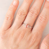 Trilogy vintage in oro bianco 14K con topazio arancione (0.34ct ca.) e diamanti di taglio brillante (0.02ctw ca.), anni ‘80/‘90