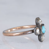 Anel antigo em forma de flor, em ouro amarelo 14K e prata, com turquesa e diamantes lapidados em rosa (aproximadamente 0.50 ct), final do século XIX.
