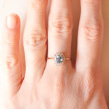 Vintage-Gänseblümchen-Ring aus 9-karätigem Gelb- und Weißgold mit blauem Topas (ca. 0.40 ct) und Diamanten (ca. 0.03 ctw), Jahr 1989