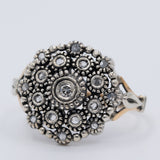Anello antico a toppa in oro giallo 18K e argento con diamanti di taglio rosetta (0.15ctw ca.), primi del ‘900