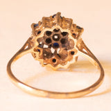 Anello a fiore vintage in oro giallo 9K con zaffiri (0.60ctw ca.) e diamanti (0.07ctw ca.)