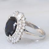 Anello a margherita vintage in platino con zaffiro (4.74ct) e diamanti (0.86ctw), anni ‘80