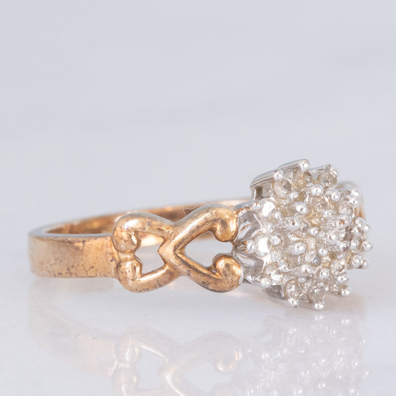Anello a fiore vintage in oro giallo e bianco 9K con diamanti (0.15ctw ca.), anni ‘80
