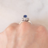Anello a margherita vintage in platino con zaffiro (1.20ct) e diamanti (0.40ctw), anni ‘70/‘80