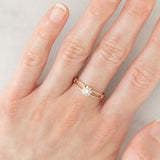 Anello a margherita in oro giallo 9K con diamanti (0.20ctw ca.), anno 1975