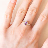 Vintage-Gänseblümchenring aus 9-karätigem Gelb- und Weißgold mit Amethyst (ca. 0.30 ct) und Diamanten (ca. 0.14 ct), 70er Jahre