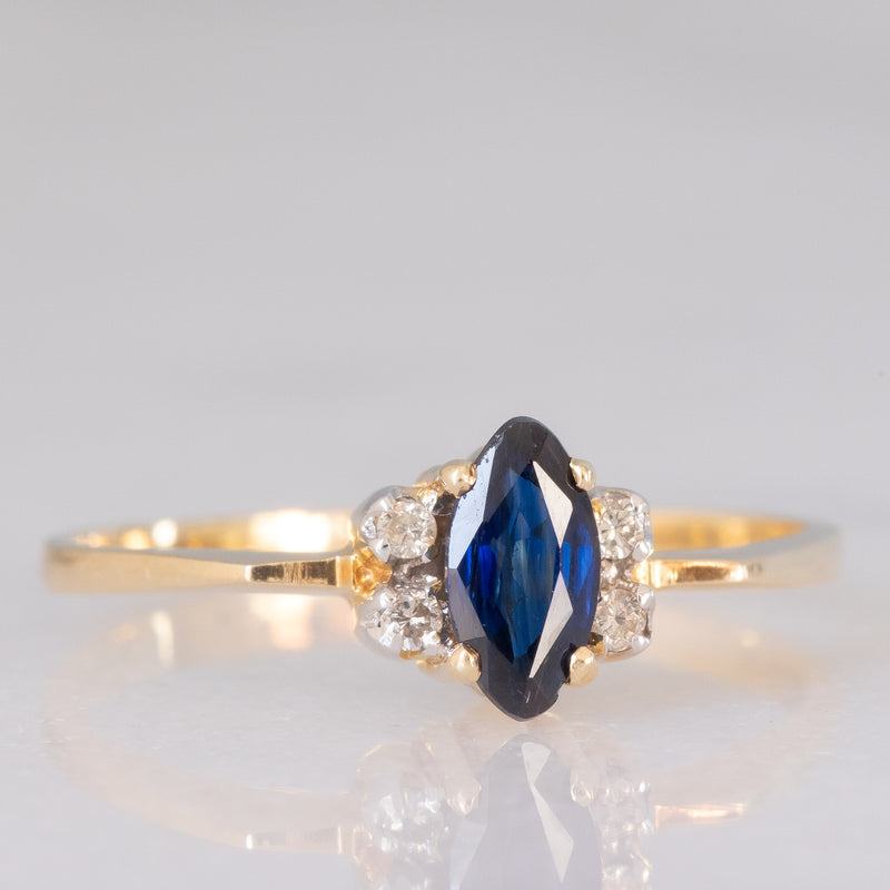 Anello vintage in oro giallo 18K con zaffiro (0.35ct ca.) e diamanti (0.04ctw ca.)
