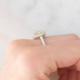 Anello a margherita vintage con diamante fancy di 1.68ct e con diamanti bianchi di contorno, anni ‘90/anni ‘2000