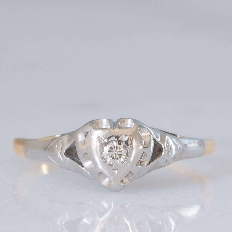 Solitario Art Déco a forma di cuore in oro giallo 18K e platino con diamante (0.03ct ca.), anni ‘20/‘30