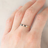 Bague vintage en or jaune 9 carats avec saphirs (environ 0.18 ct au total) et diamants taille brillant (environ 0.16 ct au total), année 1987