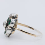 Anello a fiore antico in oro giallo 14K e argento con diamanti di taglio rosetta e paste di vetro verde, fine ‘800