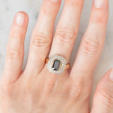 Anello a margherita vintage in oro giallo 18K con zaffiro e diamanti di taglio brillante (0.30ctw ca.), anni ‘70