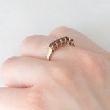 Anel vintage em ouro amarelo 9K com granadas (aproximadamente 0.50 ct), década de 70.