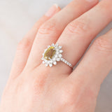 Anello a fiore vintage in platino con topazio verde (2.76ct) e diamanti (1.11ctw), anni ‘2000