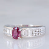 Anello a fascia vintage in platino con rubino (0.60ct) e diamanti (0.60ctw), anni ‘80