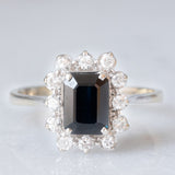 Anello a margherita vintage in oro bianco 18K con zaffiro e diamanti di taglio brillante (0.24ctw ca.), anni ‘70