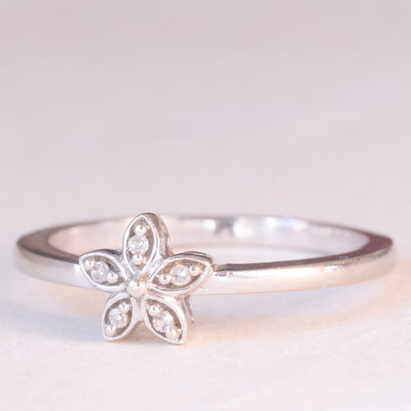 Anello vintage a forma di fiore in oro bianco 9K con diamanti (0.02ctw ca.), anni ‘90