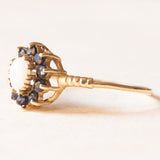 Vintage-Gänseblümchenring aus 9-karätigem Gelbgold mit Opal (ca. 0.22 ct) und Saphiren (ca. 0.30 ctw), Jahr 1986