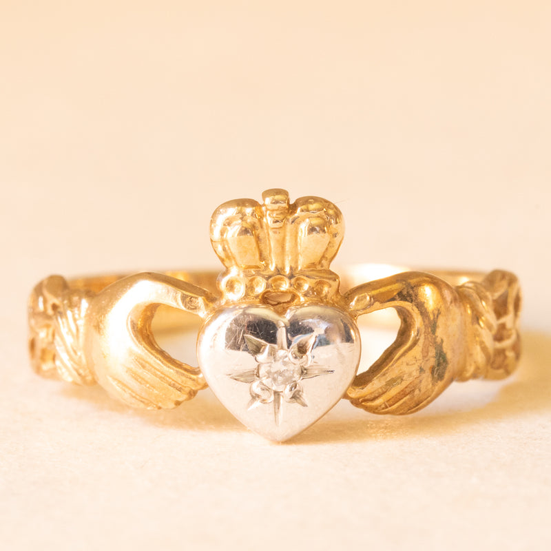 Anello Claddagh vintage in oro giallo e bianco 9K con cubic zirconia e con motivi celtici