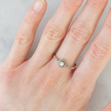 Anillo tourbillon vintage de oro amarillo de 18 quilates y plata con diamantes (centro de aprox. 0.15 ct), década de 50