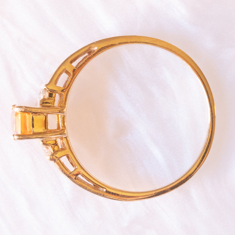 Anello a fascia vintage in oro giallo 10K con quarzo citrino (0.45ct ca.) e diamanti di taglio brillante (0.06ctw ca.), anni ‘70