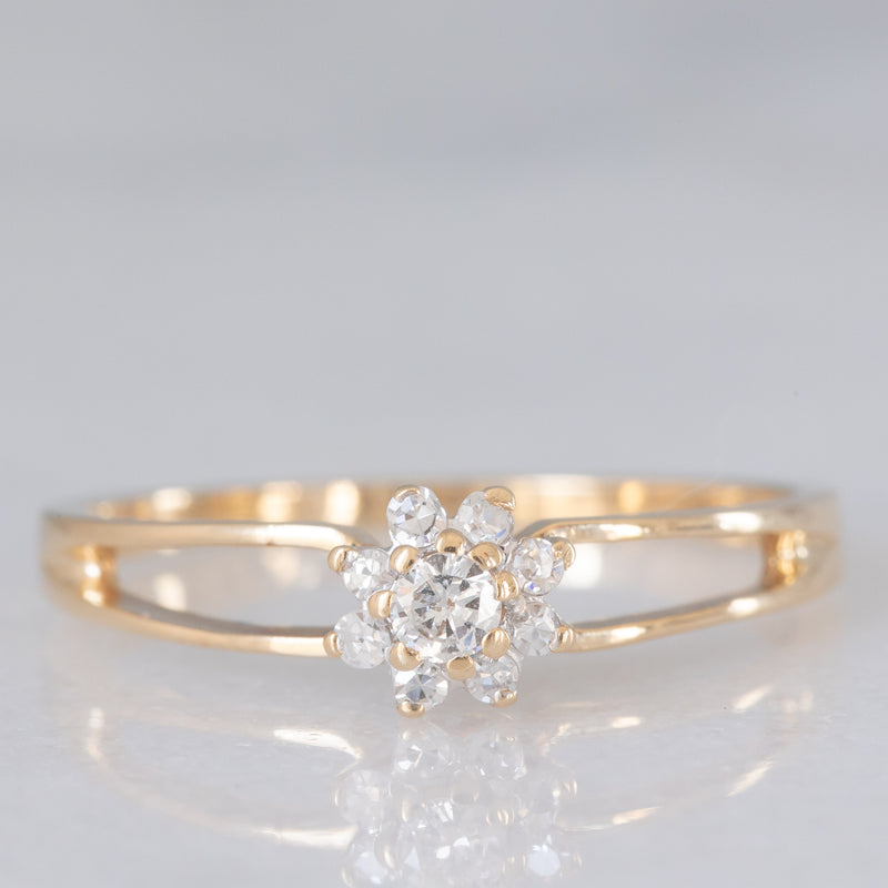 Anello a margherita in oro giallo 9K con diamanti (0.20ctw ca.), anno 1975