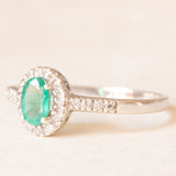Anello a margherita vintage in oro bianco 9K con smeraldo (0.35ct ca.) e diamanti (0.15ctw ca.), anni ‘90
