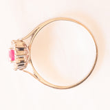 Винтажное кольцо с ромашкой из белого золота 18 карат с рубином (около 0.42 карата) и бриллиантами (около 0.12 карата), 70-е/80-е годы
