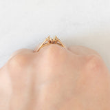 Vintage-Solitär aus 9-karätigem Gelbgold mit Opal (ca. 0.25 ct), 1982