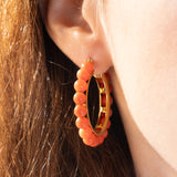 Vintage 18K yellow gold hoop earrings with orange coral spheres, 60s/70s