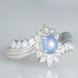 Anello a margherita vintage in platino con zaffiro stellato (0.71ct) e diamanti (0.27ctw), anni ‘80/‘90