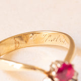 Ring aus 14-karätigem Gelb- und Weißgold mit synthetischem Rubin (ca. 0.90 ct) und Diamanten im Brillantschliff (ca. 0.50 ctw), 20er Jahre