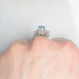 Anello a margherita vintage in platino con acquamarina (0.93ct) e diamanti (0.29ctw), anni ‘80