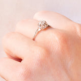 Retro-Solitär aus 18 Karat Weißgold mit Diamant im Brillantschliff (ca. 0.35 ct), 40er Jahre