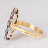 Anello vintage in stile Art Déco in oro giallo e bianco 18K con rubini di taglio carré (1ctw ca.) e diamanti (0.20ctw ca.), anni ‘50