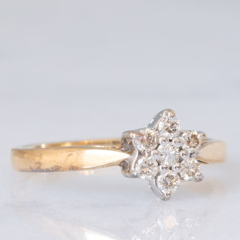 Anello a margherita vintage in oro giallo e bianco 9K con diamanti di taglio brillante (0.25ctw ca.), anni ‘80/‘90