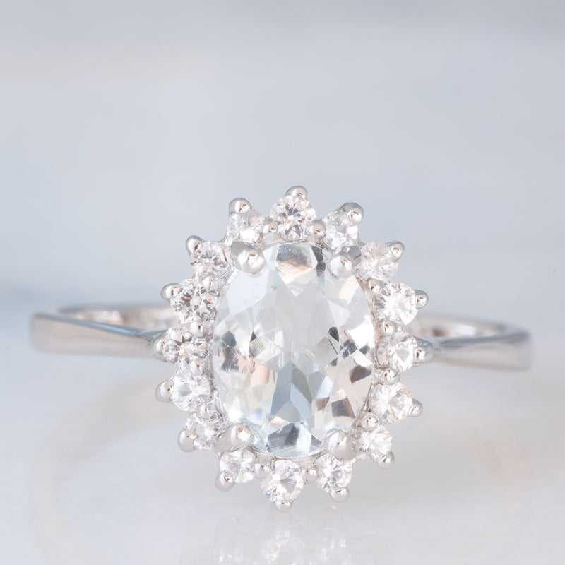 Anello a margherita in oro bianco 9K con acquamarina (1ct ca.) e diamanti di taglio brillante (0.16ctw ca.), anno 2006