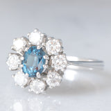 Bague marguerite vintage en or blanc 14 carats avec saphir (environ 0.75 ct) et diamants taille brillant (environ 0.64 ct), années 60/70