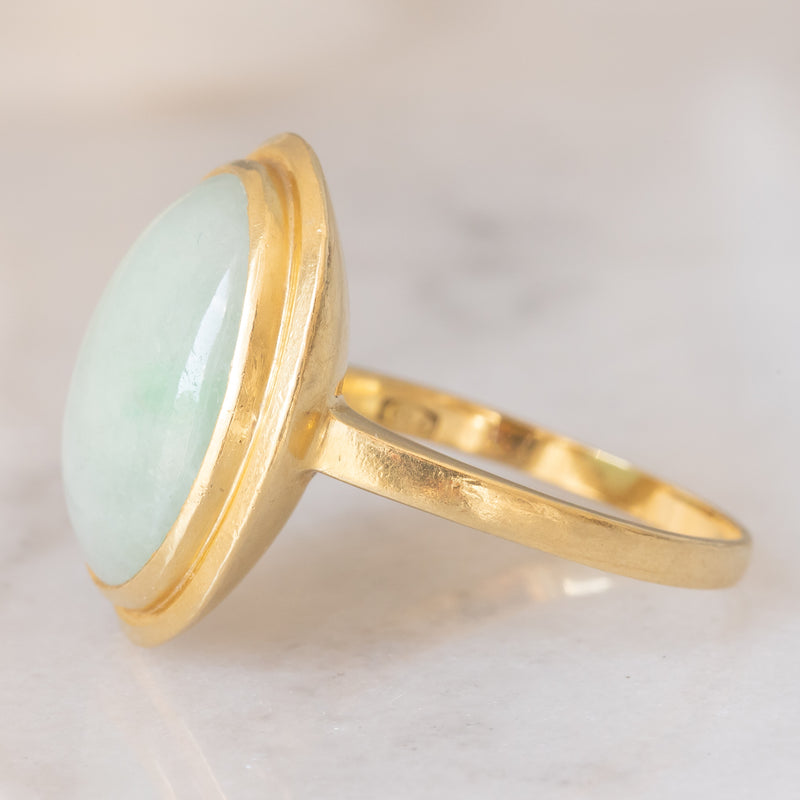 Anello vintage in oro giallo 18K con giada (8.50ct ca.), anni ‘70