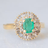 Anello ballerina vintage in oro giallo 14K con smeraldo (0.50ct ca.) e diamanti di taglio brillante e di taglio tapered (0.50ctw ca.), anni ‘70