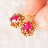 Vintage Gänseblümchen-Ohrringe aus 18 Karat Gelbgold mit synthetischen Rubinen (ca. 2 ctw) und Diamanten im Rosettenschliff (ca. 0.06 ctw), 50er Jahre