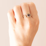 Claddagh-Ring aus 9-karätigem Gelbgold mit Zirkonia und herzförmigem Granat, 60er/70er Jahre