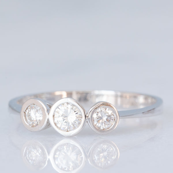 Trilogy vintage in oro bianco 14K con diamanti di taglio brillante (0.26ctw ca.), anni ‘90